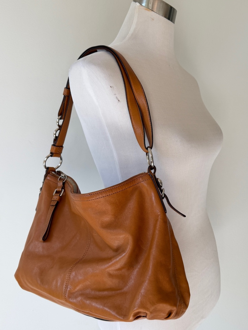 Coach Vintage Y2K D1082-15737 Mia Leather Shoulder Bag Tan Brown Gold Hardware